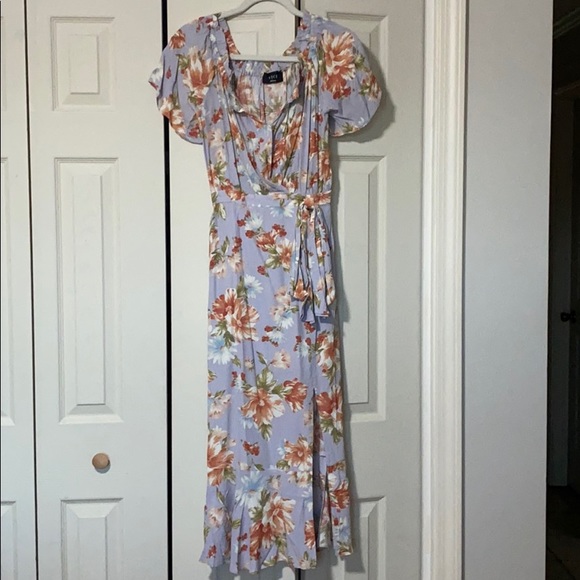 Vici Dresses & Skirts - Vici floral midi dress size small
